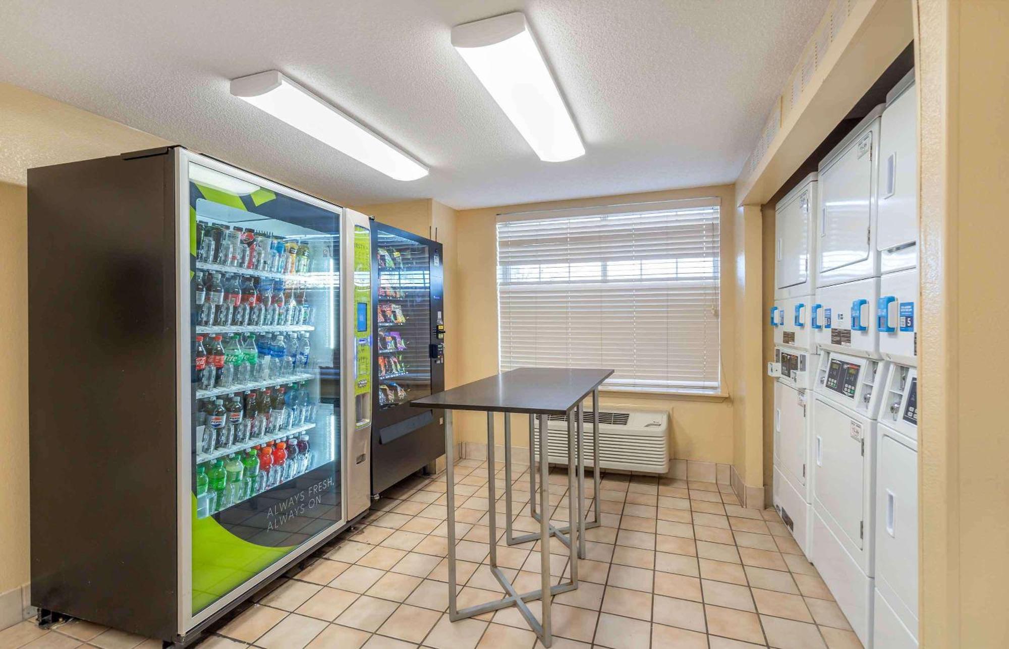 Extended Stay America Select Suites - Chicago - Lombard - Oakbrook Окбрук Террас Экстерьер фото