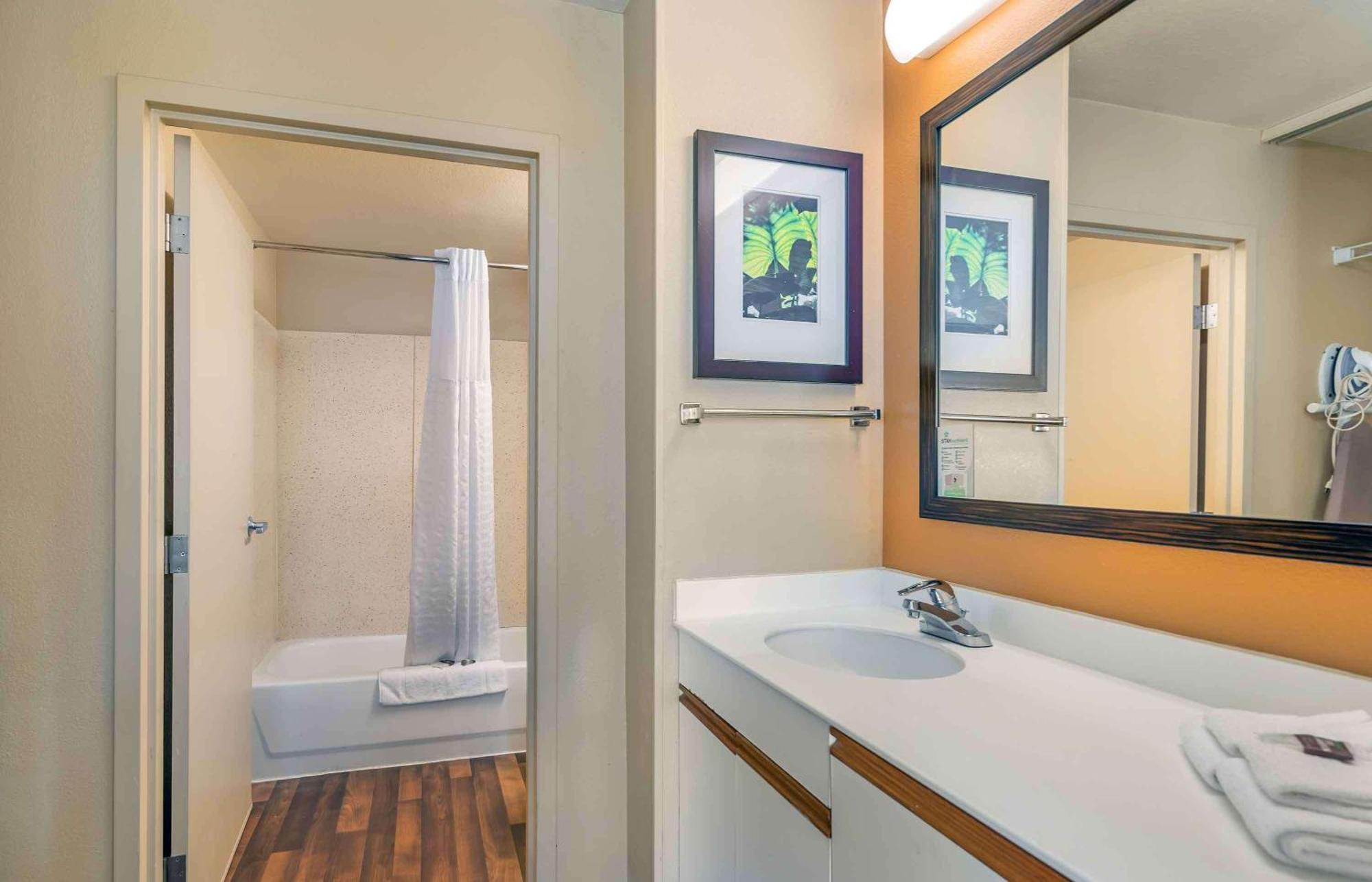 Extended Stay America Select Suites - Chicago - Lombard - Oakbrook Окбрук Террас Экстерьер фото